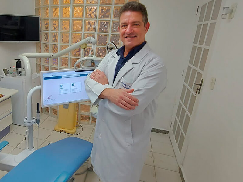Dr. Eduardo Michael